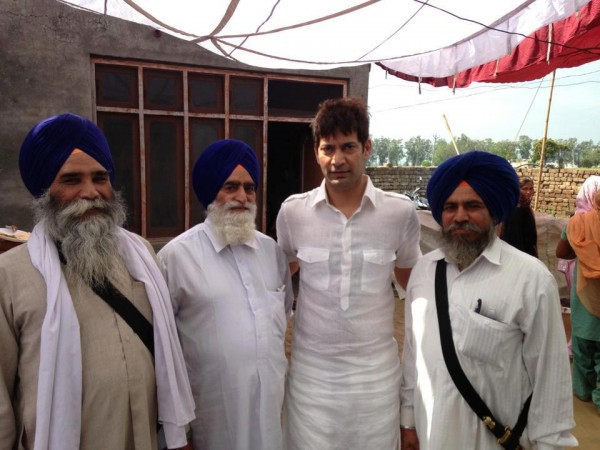 Jssbir jassi wearing White Kurta Pajam