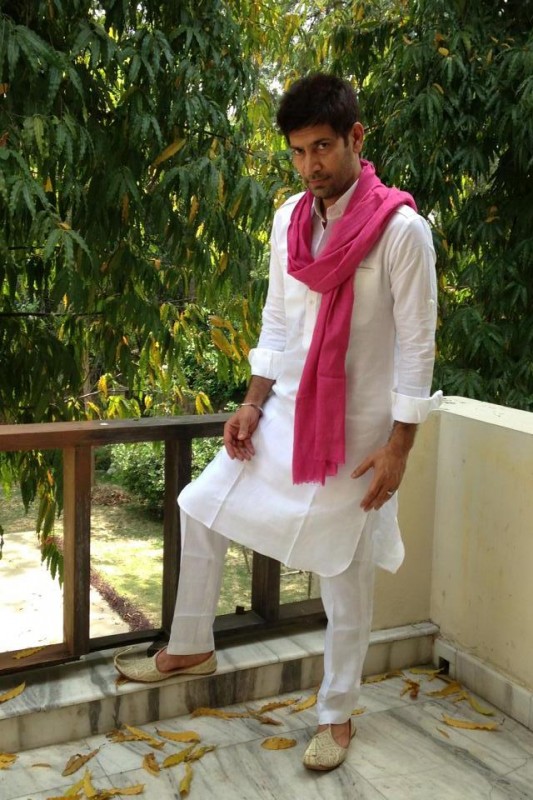 Jasbir Jassi Wearing Kurta Pajama