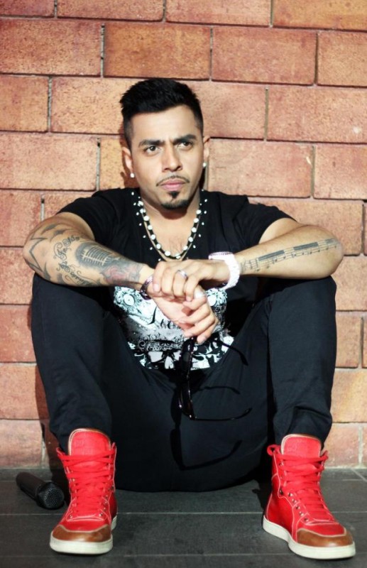 Juggy D Nice Sitting Style