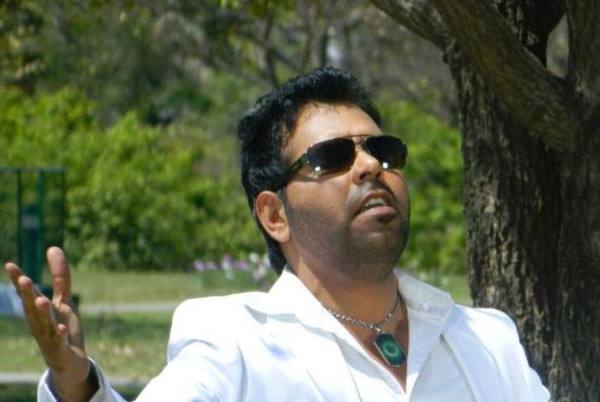 Kaler Kanth Wearing Sun Glasses