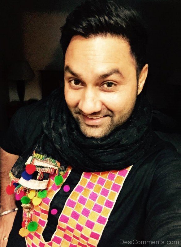 Lakhwinder Wadali In Black Kurta