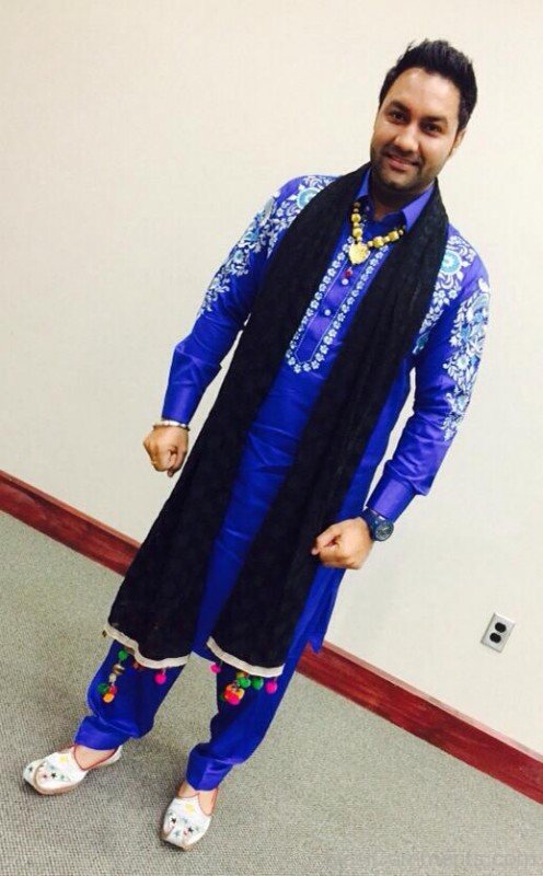 Lakhwinder Wadali In Blue Kurta