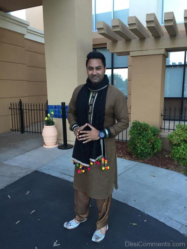 Lakhwinder Wadali Looking Smart