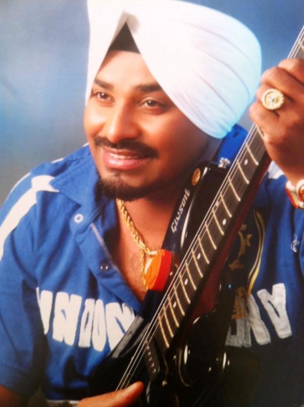 Lehmber Hussainpuri With Guitar