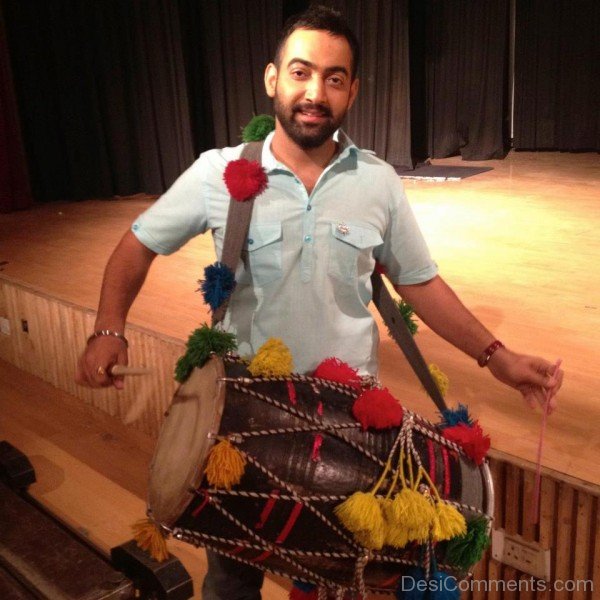 Manav Vij Playing Dhol