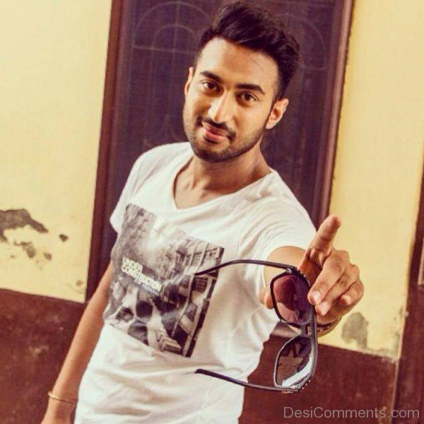 Maninder Kailey In White T-Shirt