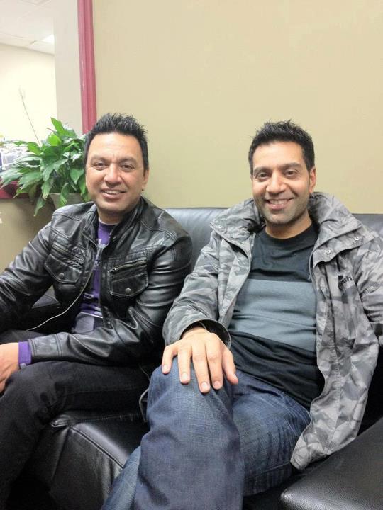 Manmohan Waris & Kamal Heer Sitting On Sofa