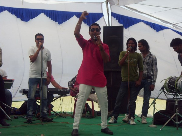 Manna Dhillon During A Stage Show