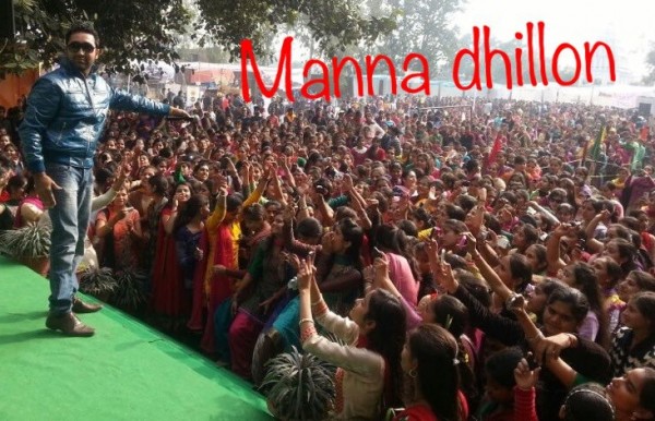 Manna Dhillon Performing On Stage 