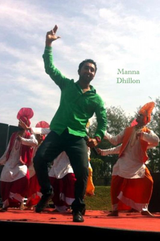 Manna Dhillon Performing On Stage With Bhangra Group