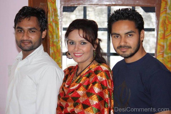 Mannat Singh With Her Brothers