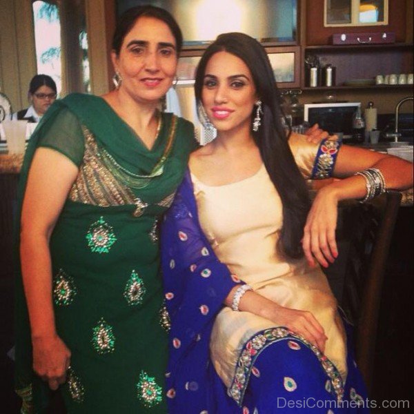Mannu Sandhu And Her Mom