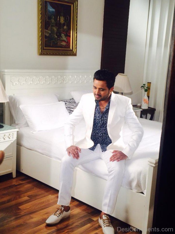 Masha Ali In White Coat Pant