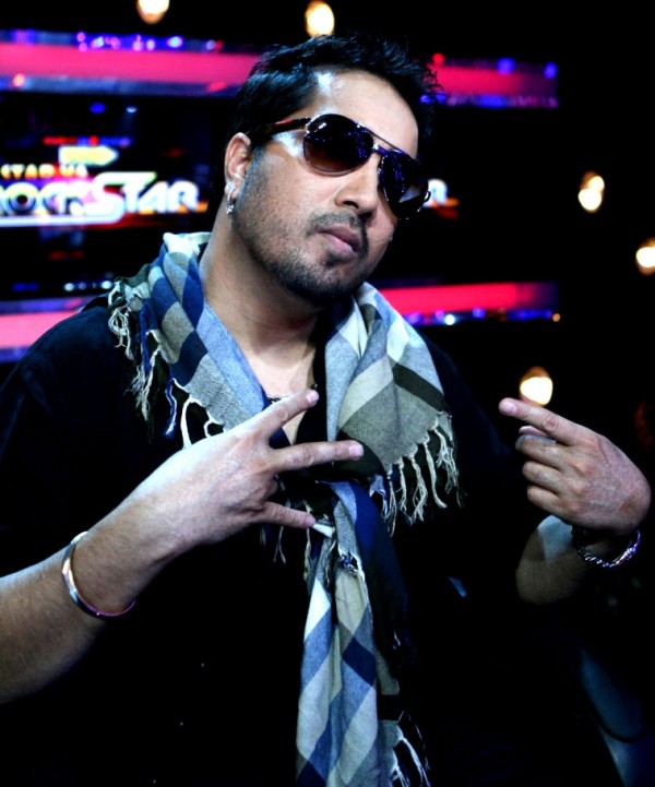 Mika Singh Giving A Pleasant Pose 