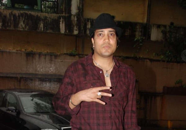 Mika Singh Giving A Pose 