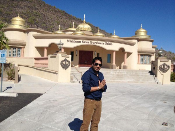 Mika Singh In Gurdwara Sahib 