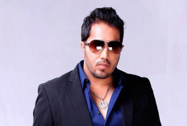 Mika Singh Looking Smart