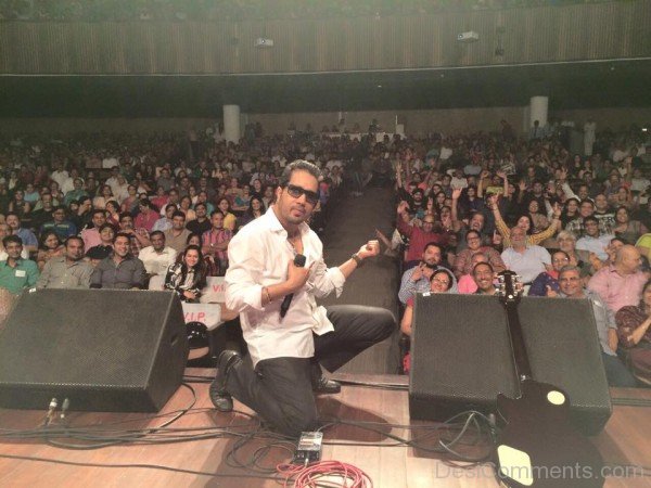Mika Singh On Stage