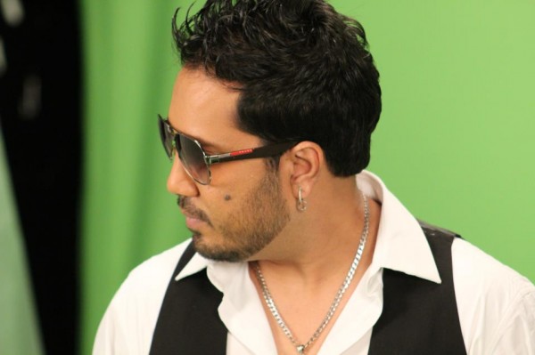 Mika Singh Side Face Pose