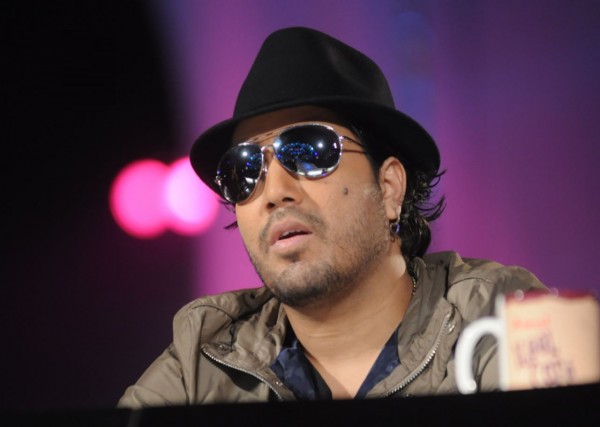 Mika SIngh Wearing Sunglasses