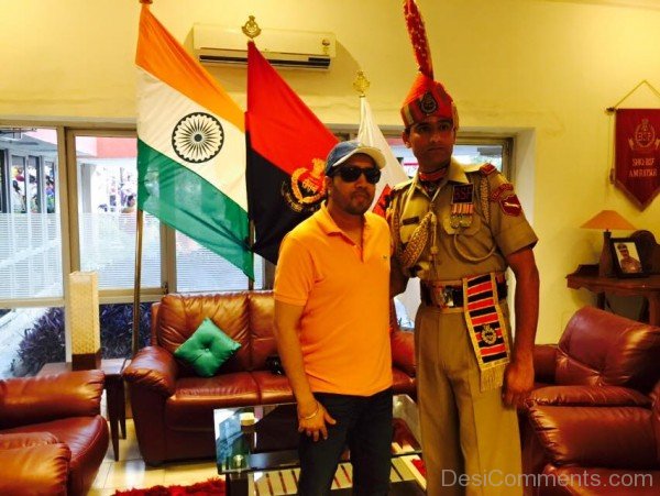 Mika Singh With BSF Solider