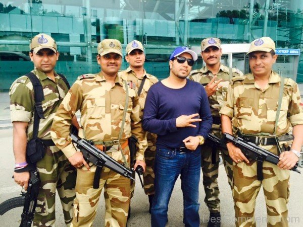 Mika Singh With CISF Soldiers