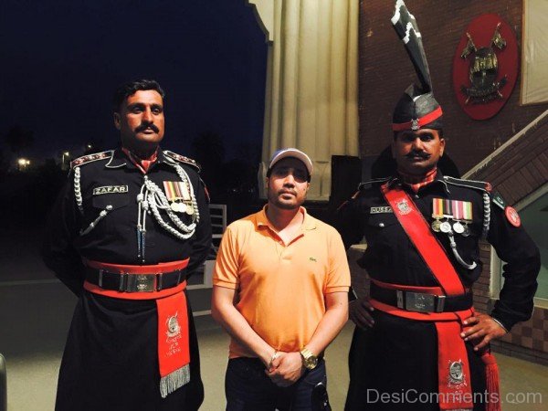 Mika Singh With Pakistani Rangers