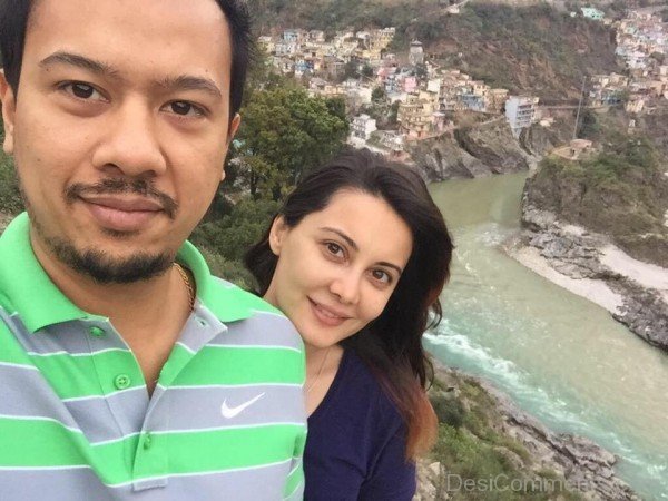 Minissha Lamba Selfie With Her Husband