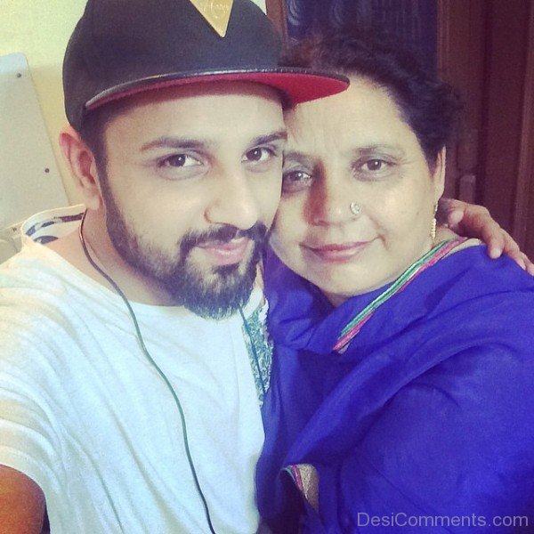 Money Aujla With His Mother