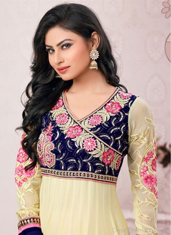 Mouni Roy Looking Beautiful - DesiComments.com