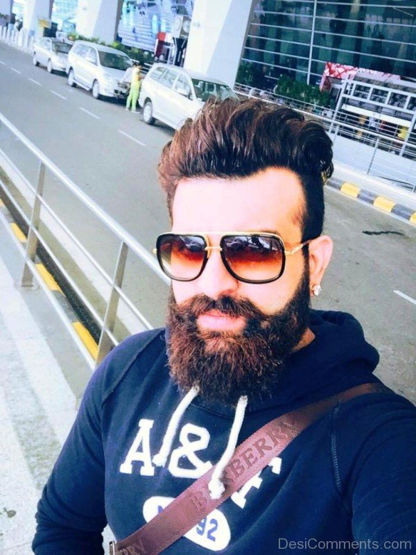 Navraj Hans Selfie-DC1524