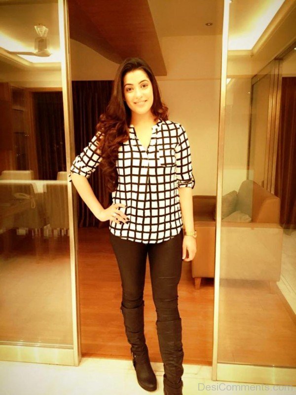 Neetu Singh In Black Jeans-DC012530