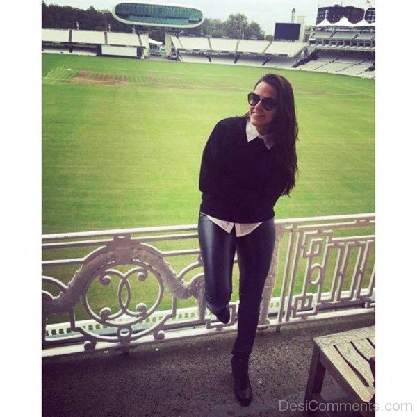 Neha Dhupia At Cricket Ground-DC02303