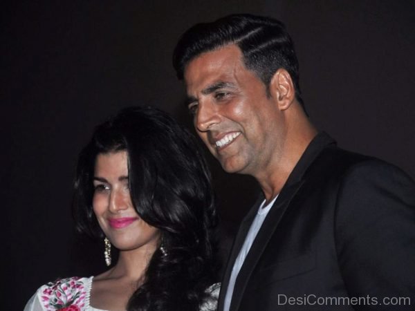 Nimrat Kaur With Akshay Kumar Pic-DC083