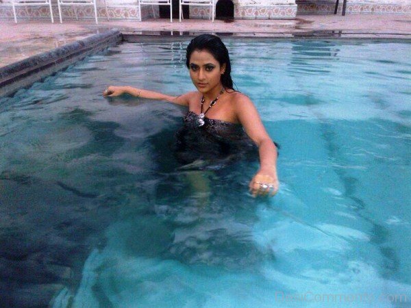 Oshin Sai In Swimming Pool-Dc15722