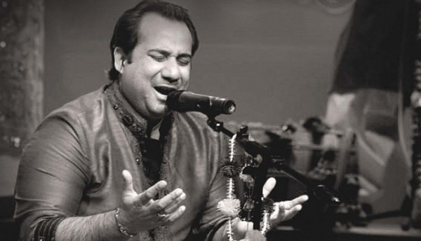 Rahat Fateh Ali Khan On Mike