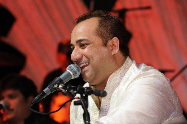 Rahat Fateh Ali Khan On Mike