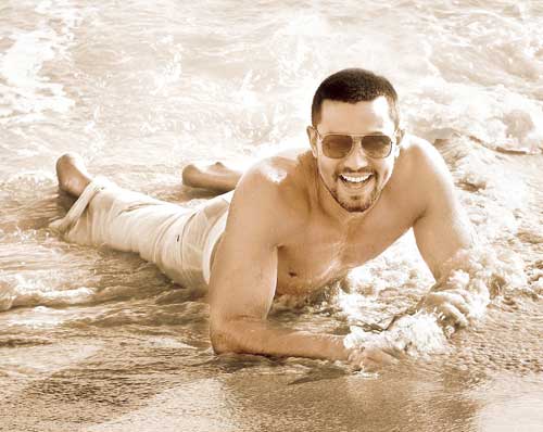 Randeep Hooda Showing His Body Desicomments Com