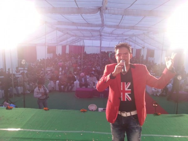 Resham Singh Anmol Is Performing A Stage Show