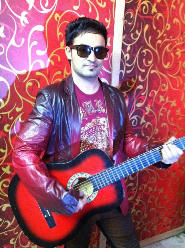 Resham Singh Anmol With Guitar