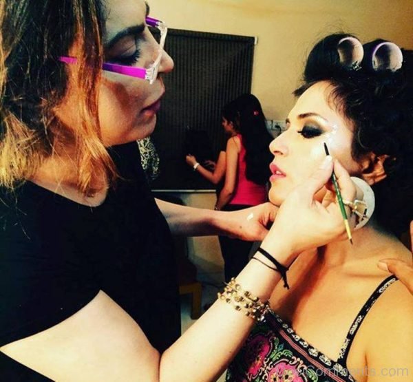 Richa Chadda With Makeup Artist-DC112