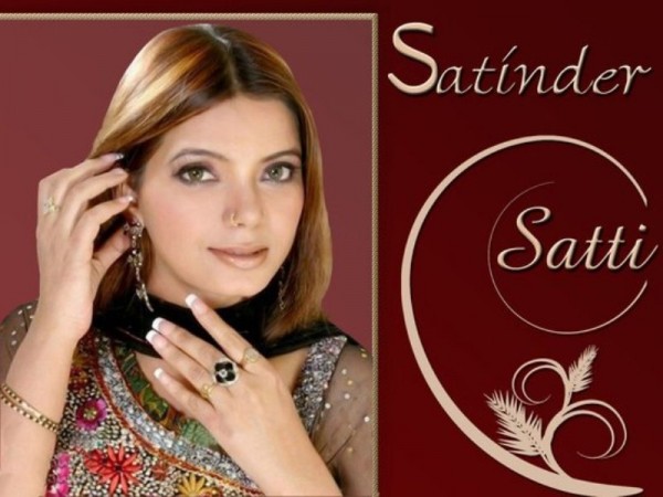 Satinder Satti Showing Her Earrings