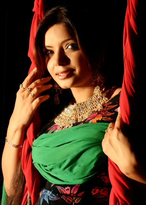 Satinder Satti Wearing Nice Jewelry