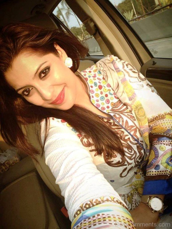 Selfie Of Neetu Singh-DC012595