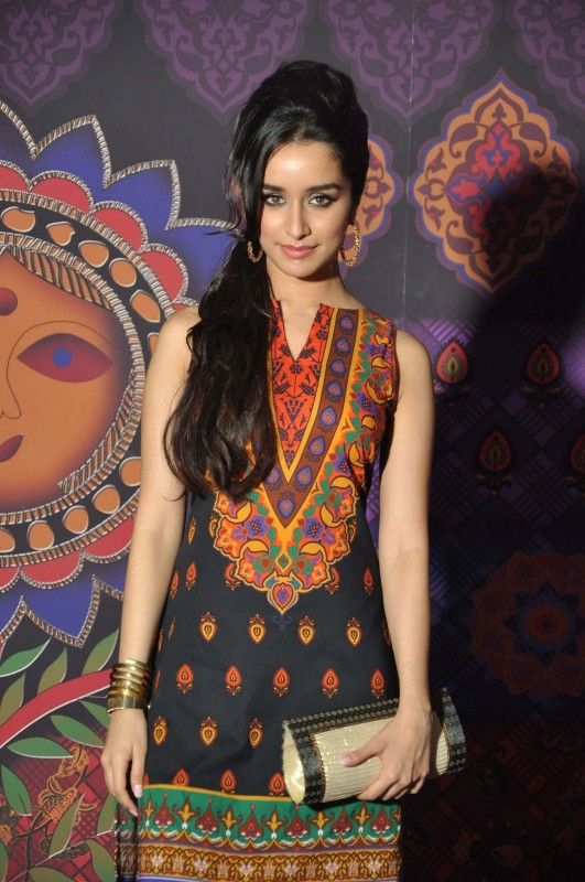 Shraddha Kapoor Holdind A Nice Purse