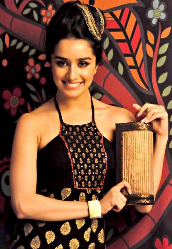 Shraddha Kapoor Holding A Nice Purse