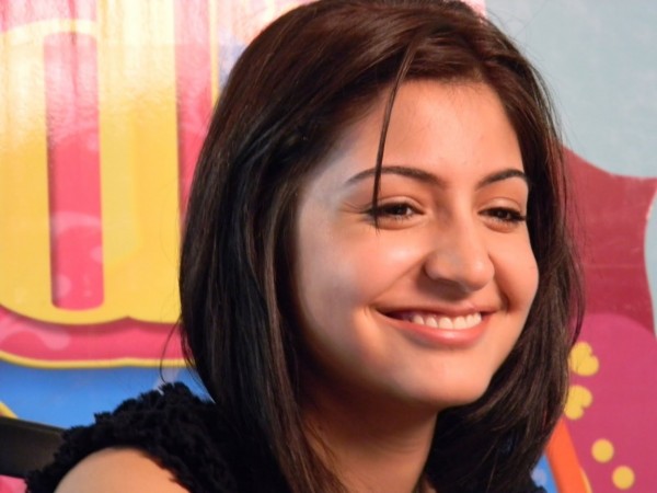 Smiling-Anushka Sharma 