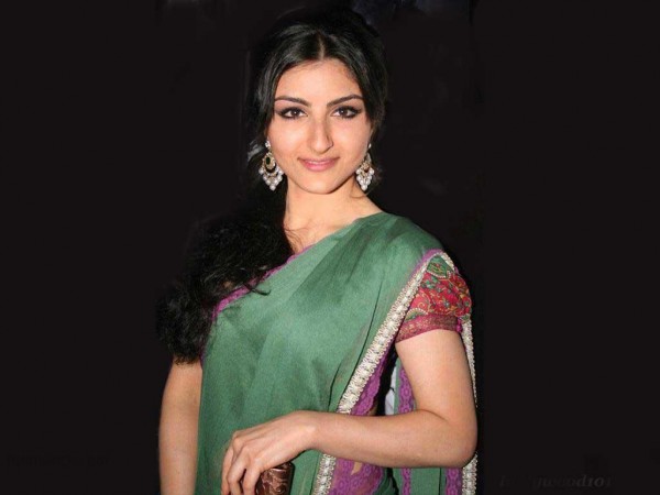 Soha Ali Khan Wearing Nice Saree  