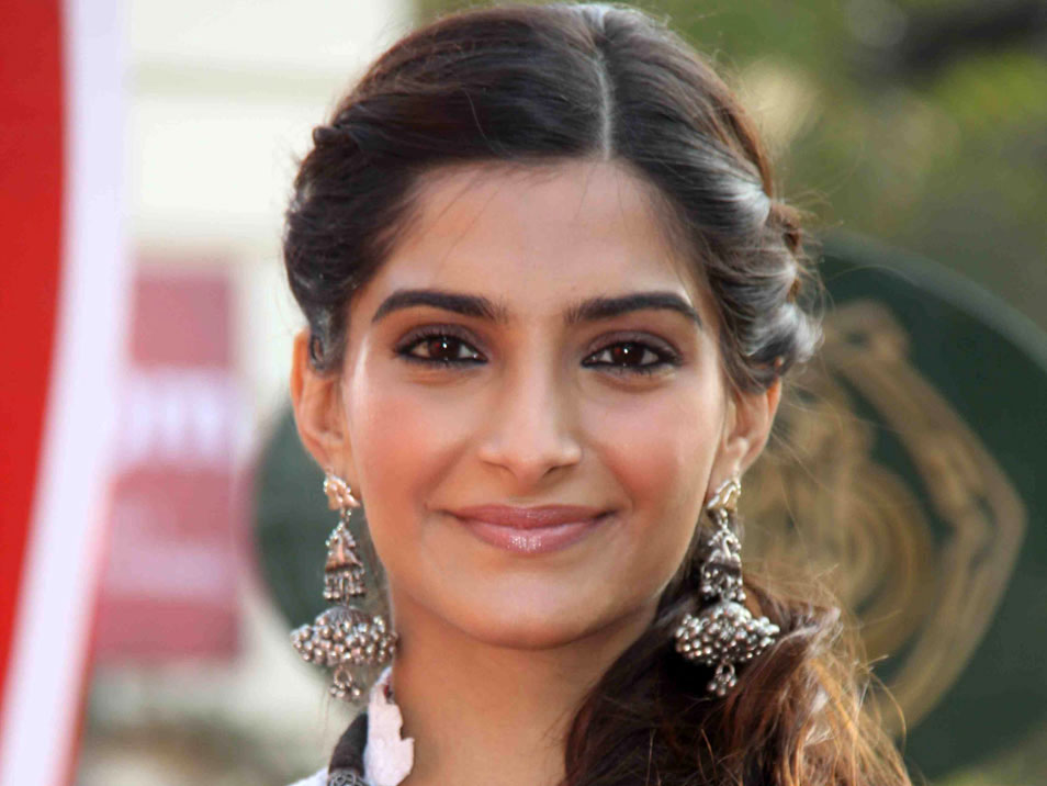 Sonam Kapoor Hairstyles  Sarees Villa