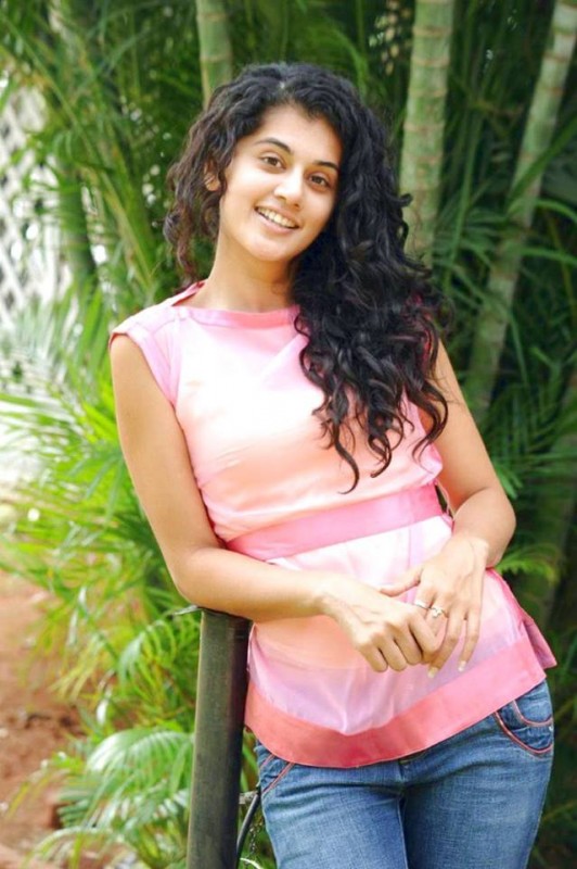 Taapsee Pannu-Curly Hair Style